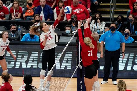 Photos from Wisconsin volleyball vs. Nebraska at UW。